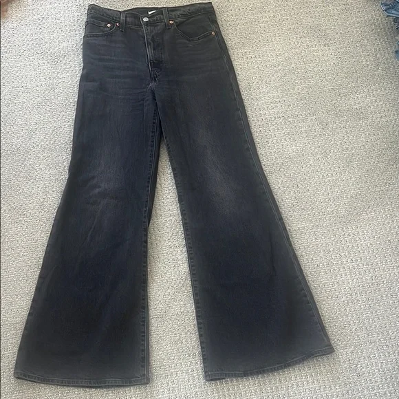 Levi’s women’s ribcage bell 34” inseam - Picture 2 of 4